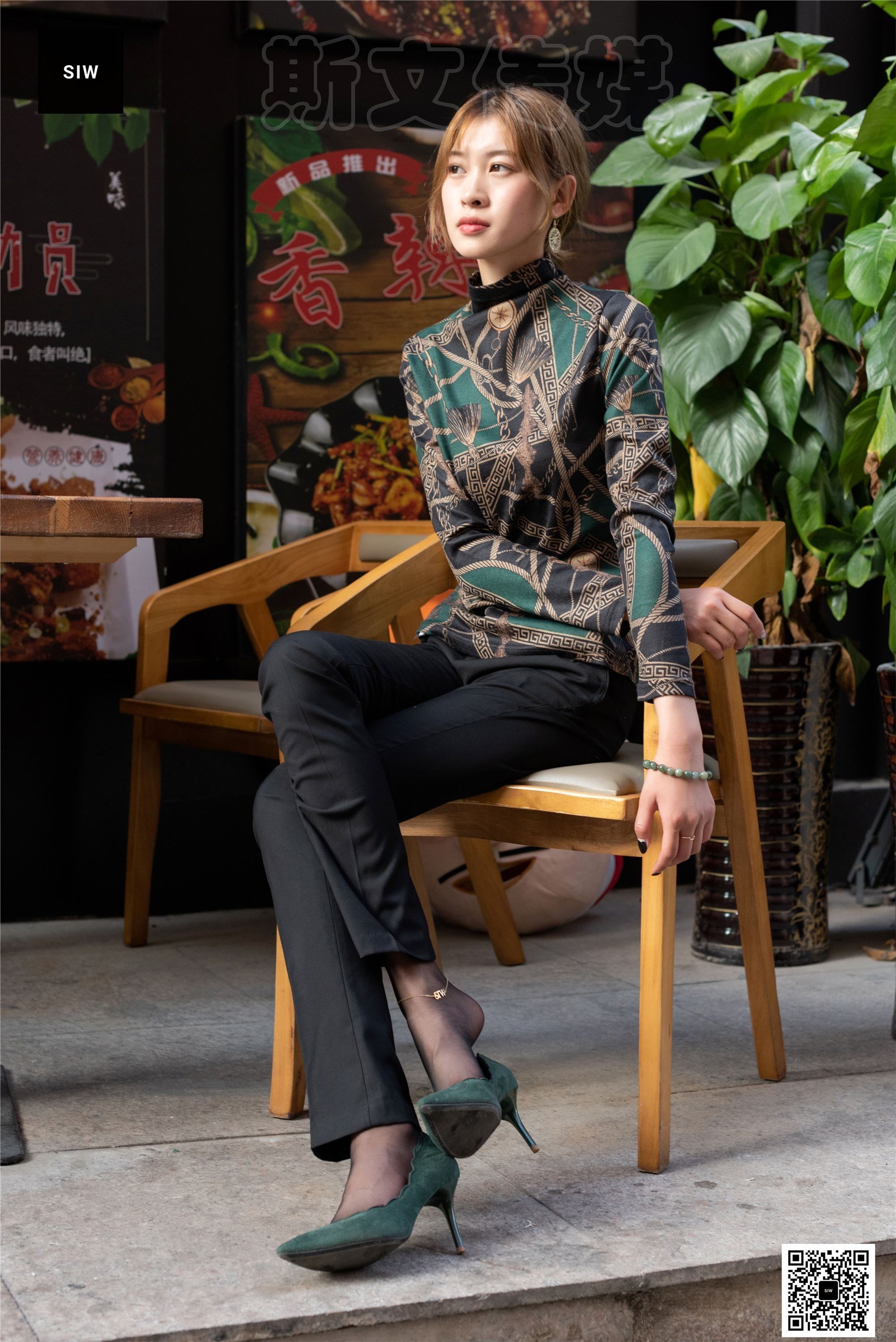 SIW斯文传媒 063 欧版翠绿印花高领长袖打底衫 - 新芳